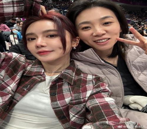 现场观战北控VS辽宁!赵爽晒照:我和美娜也太美了吧
