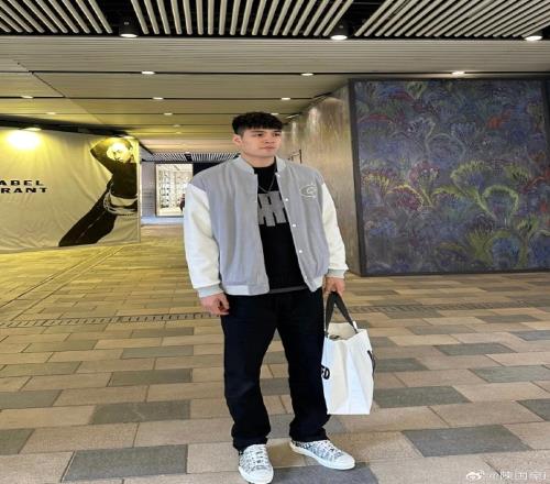 男模气质陈国豪晒日常帅气穿搭:生活碎片