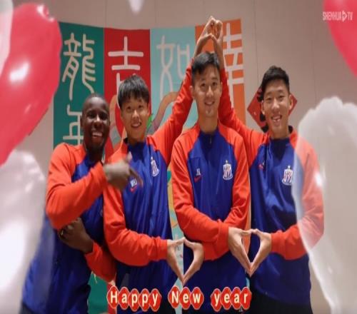 上海申花队给大家拜年啦!队员教练齐上阵,疯狂整活送祝福