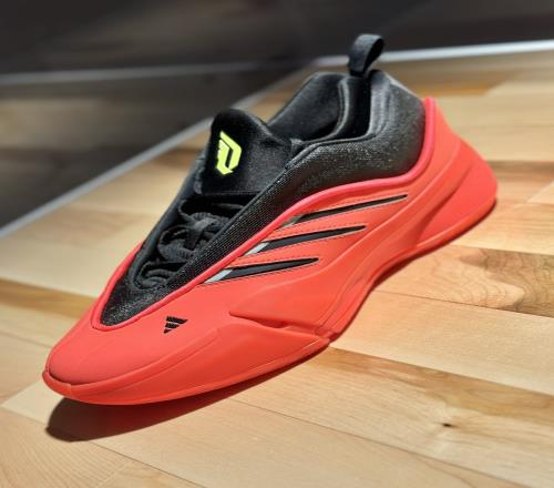 全明星正赛穿利拉德最新一代签名鞋Dame9长这样先睹为快