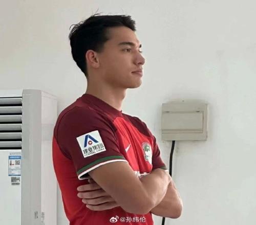 博主:河南队拍摄新赛季定妆照,建业集团继续赞助