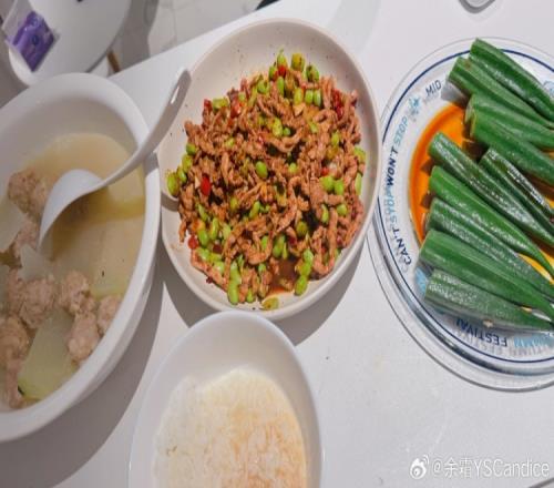 管家今天的饭！余霜更博晒照：等不了了，饿晕了！先做为敬！