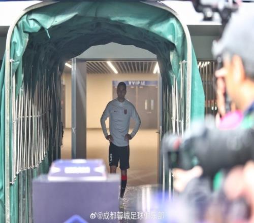 周定洋“入选2023赛季中超联赛年度最佳阵容”颁奖仪式,为他祝贺