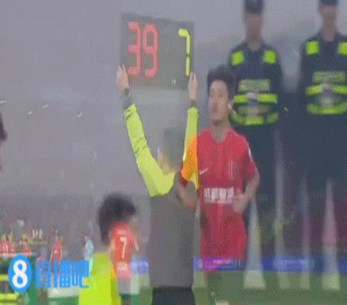 韦少首秀！韦世豪半场替补登场，上演个人蓉城生涯首秀