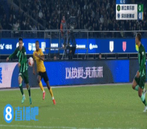 首秀直红!记者:孙国文真够倒霉的,要是禁区内犯规就是黄点套餐