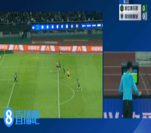 浙江少打1人！孙国文犯规破坏新鹏城单刀首秀18分钟被直红罚下！
