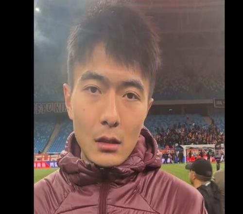 张威:代表家乡球队踢中超是种荣幸青岛的校园足球氛围非常不错