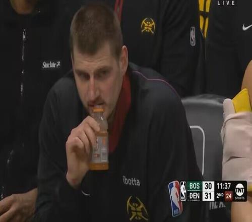 伊巴卡简直离谱！NBA球员喝“口服液”名场面合集