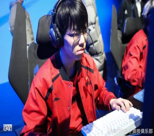 FPX上单xiaolaohu发博:兄弟们好猛啊