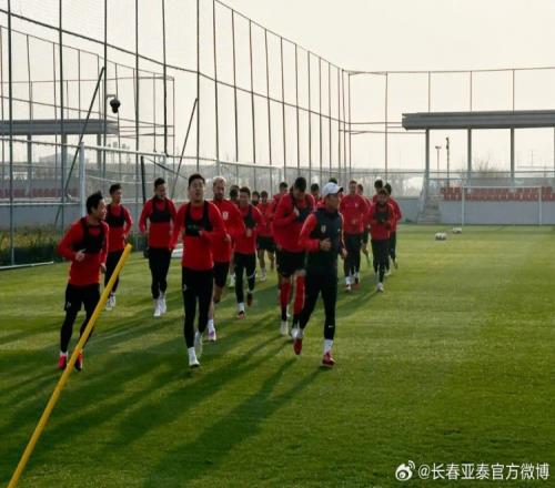 亚泰将士结束三天假期在上海重新集结，继续候鸟式备战生活