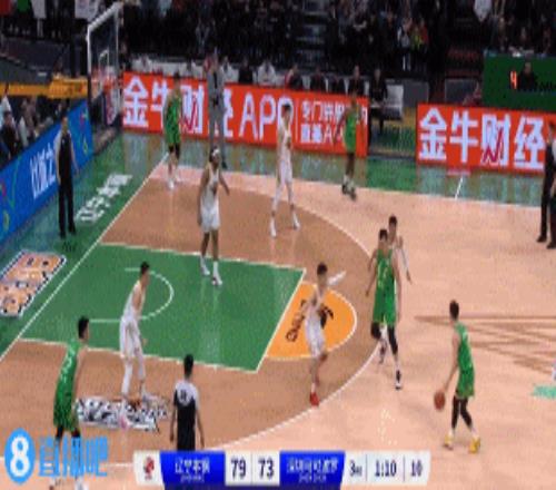 神仙球!韩德君抢到前场篮板后退中随手一抛将球压哨打中