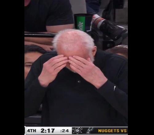 离谱!小琼斯一个人运了整整24秒超时了球终于到文班手里了