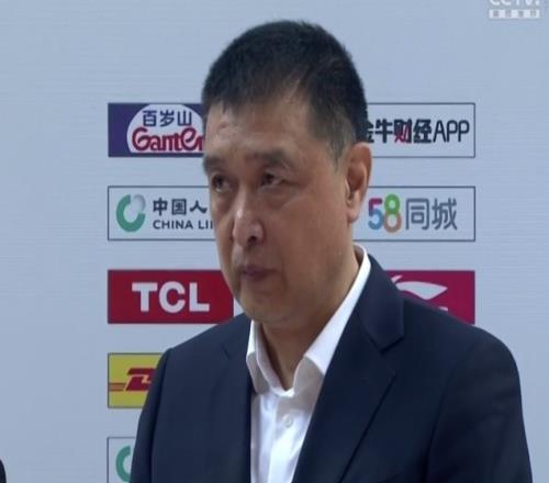 闵鹿蕾总结:后三节我们对福建小外援控制得很好篮板也抢得不错