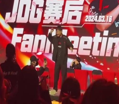 Yagao在JDG北京主场大跳热舞引发韩国网友热议:膏膏有点像喝多啦