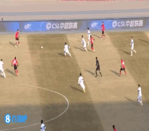 亚泰外援塞尔吉尼奥比赛中亮中指，逃过马宁法眼