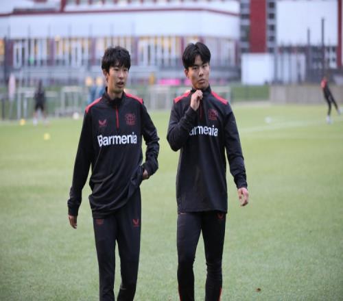 勒沃库森晒两位中国U16小将随梯队训练照:愿小将们有所收获