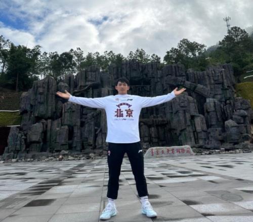 新京报:进三分秀扣篮矣进宏CBA圆梦后说得最多的是感恩