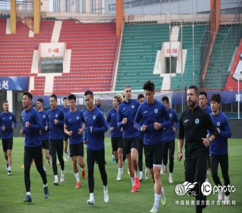 【赛前官训】球队齐心,共踏绿茵,战前踩场,坚定前行