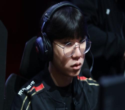 能不能拿到LPL三连冠!Ruler来LPL三季全部晋级四强前两季二连冠