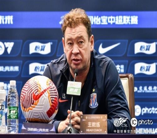 斯卢茨基:球队后防线做的不错,明天在12个位置有所调整
