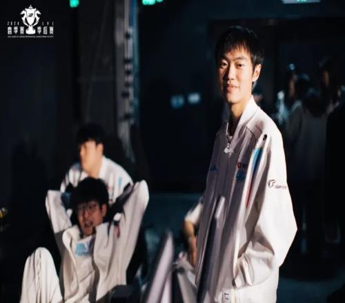 难绷!目前季后赛的四个队里有十四个人和Knight当过队友