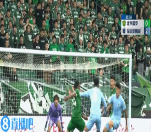 超长补时!VAR介入长达6分钟后判点,张稀哲点射