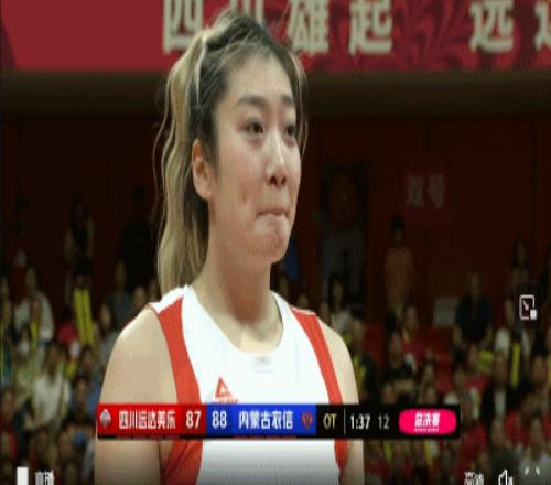 裁判吹罚李梦打手犯规!李梦脸上一堆小表情无法置信