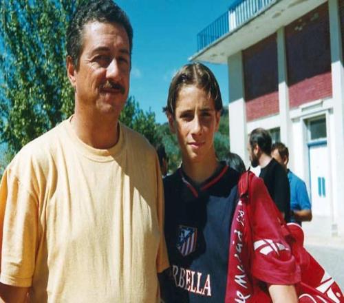 R.I.P.托雷斯父亲在马德里去世，曾是“金童”的足球启蒙