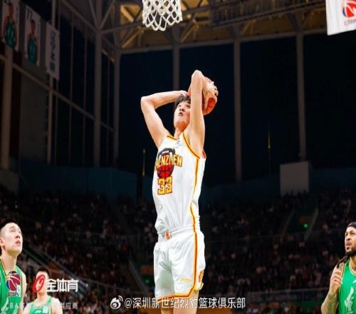 郑永刚：第三节我们在攻防两端都非常乱被辽宁队在外线投了很多