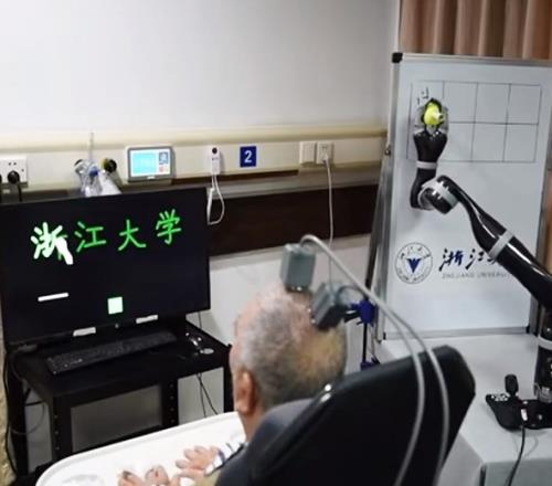浙江大学脑机接口重大突破高位截瘫患者意念写汉字