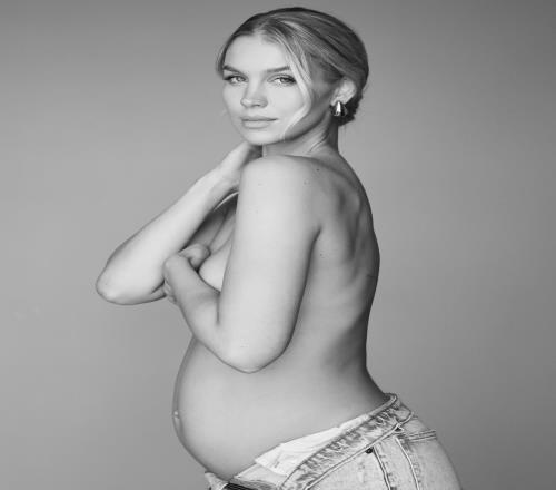 Buff来了！拉塞尔女友晒二胎最新孕照：六个月了