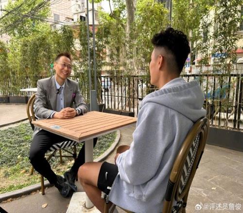 聊了啥詹俊更新社媒,晒出采访武磊的照片