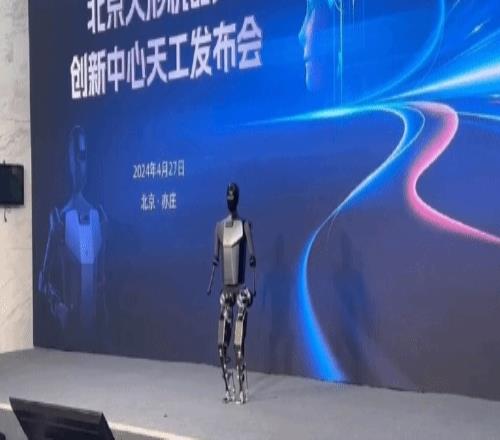 全球首个！我国发布人形机器人"天工"可拟人奔跑