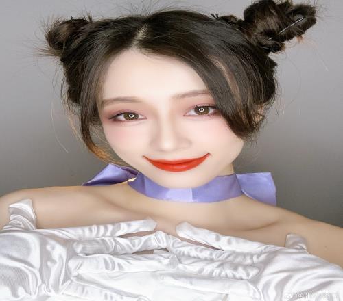 主持张小薇晒照:学了一天汤姆猫仿妆您咧打几分