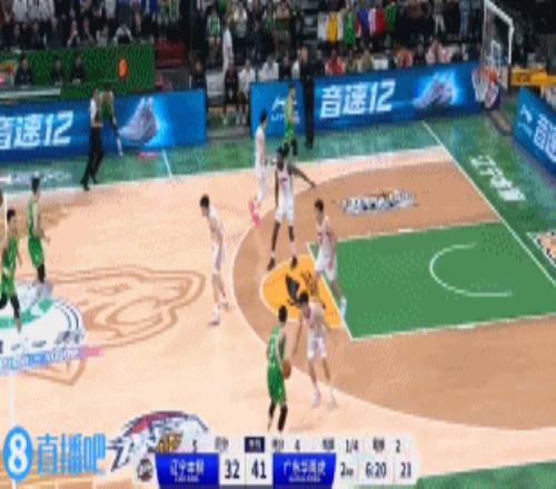 3+0!赵继伟运球干拔三分投进后杜润旺赔上犯规可惜加罚不中