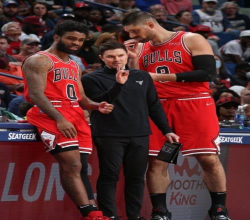 Woj:公牛助教约什朗斯塔夫将加入黄蜂主教练查尔斯李的教练组