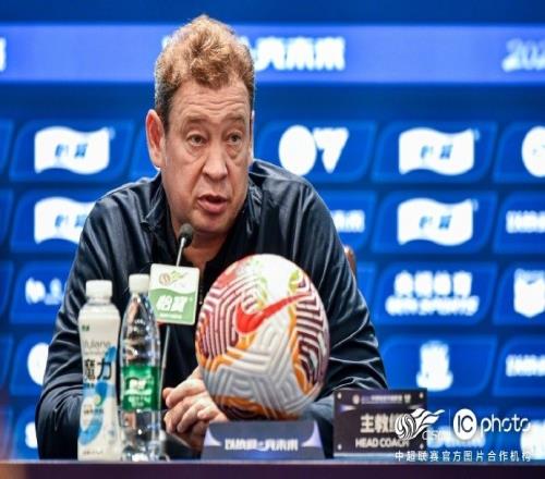 斯卢茨基:如何破解密集防守是新课题我们更加需要的是整体发挥
