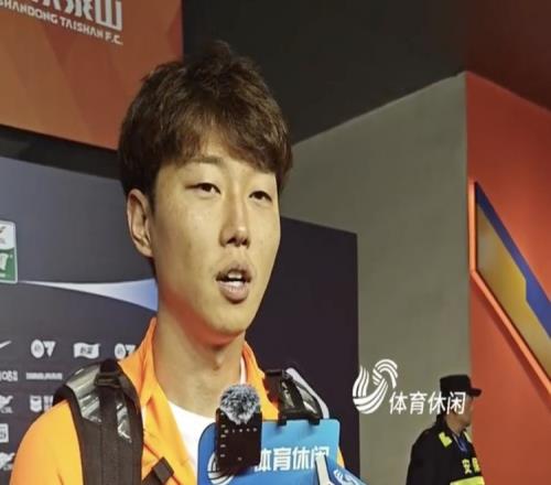 高准翼谈进球:对方球员手球我还在示意呢,顺势一脚踢进去了