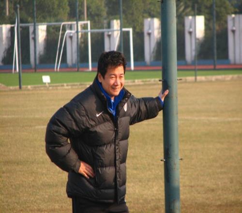 58岁前申花老板朱骏中冠首发出战,本赛季足协杯曾首发并破门