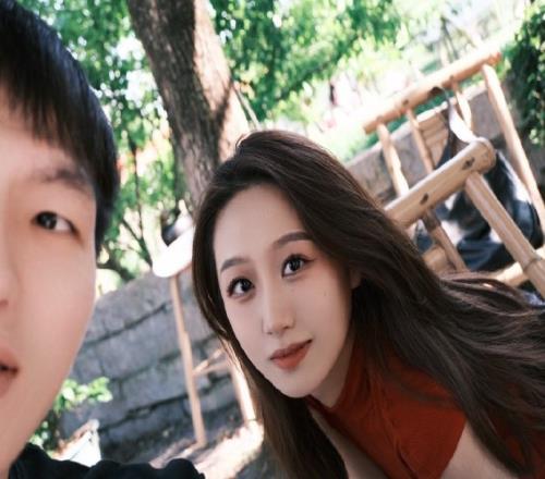幸福一家吴前娇妻晒多图:就喜欢在没人的时候发plog