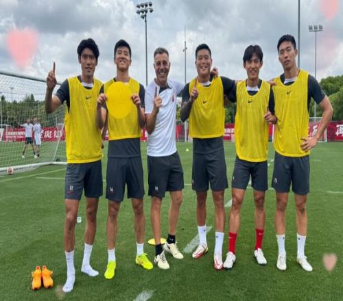 吕文君晒与王燊超、蔡慧康等人合影:老兵不死,只是逐渐凋零