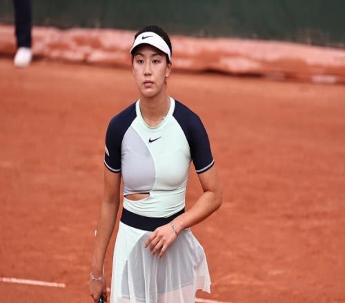 美女对决！WTA500斯特拉斯堡站：王欣瑜两盘击败卡林斯卡娅