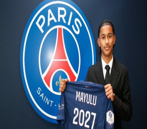 官方：巴黎与18岁青训中场马尤鲁签下首份职业合同，期限至2027年