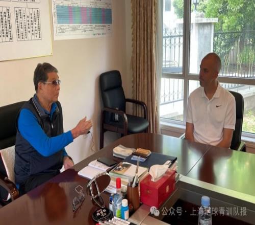 沪媒:前外援伊班今日赴崇明根宝基地看望恩师徐根宝