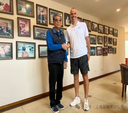 记者谈伊班:懂感恩,当年失业后徐根宝拍板要了他