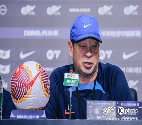斯卢茨基:能为国家队提供更多优秀球员是教练组的目标和荣耀