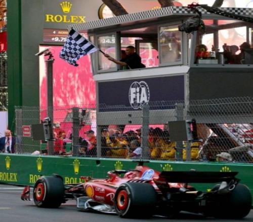 姆总在F1摇旗！姆巴佩现身F1摩纳哥大奖赛现场，为赛车摇旗