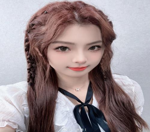 主持泱泱晒美照:揭秘了这两天回广州是参加高考来了