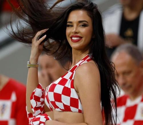 好久不见世界杯上爆红的克罗地亚女球迷将现场观赛欧洲杯
