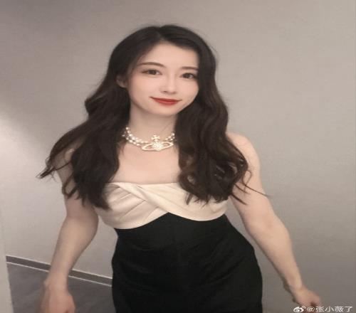 主持张小薇晒照:拽姐来